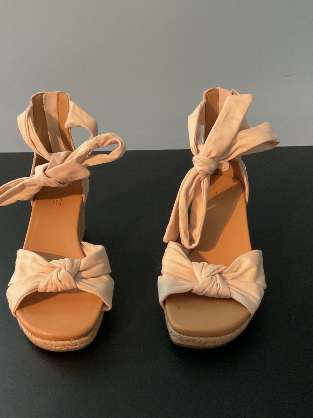 NWT UGG YARROW woman heel, wedge, sandals. New with box